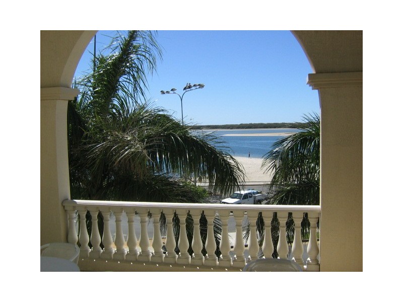 360 Marine Parade, Labrador QLD 4215