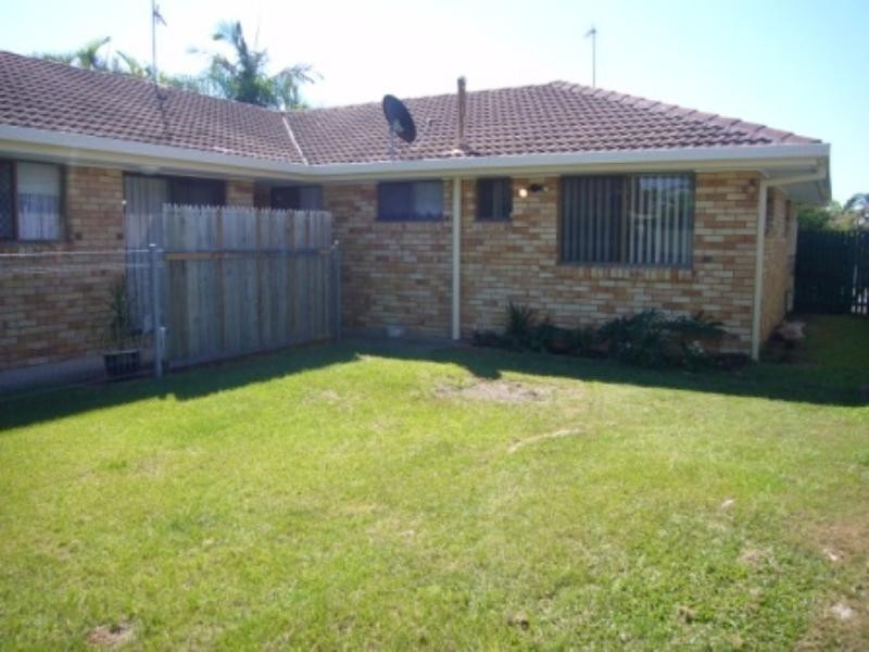 1/8 Peacock Place, Burleigh Waters QLD 4220