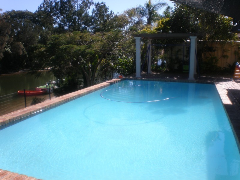 17 Monterey Court, Broadbeach Waters QLD 4218