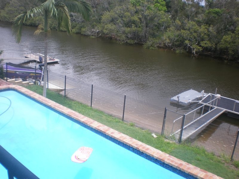 17 Monterey Court, Broadbeach Waters QLD 4218