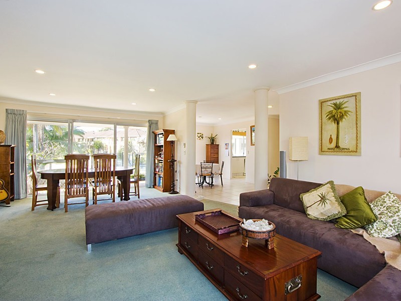 202 Rio Vista Boulevard, Mermaid Waters QLD 4218