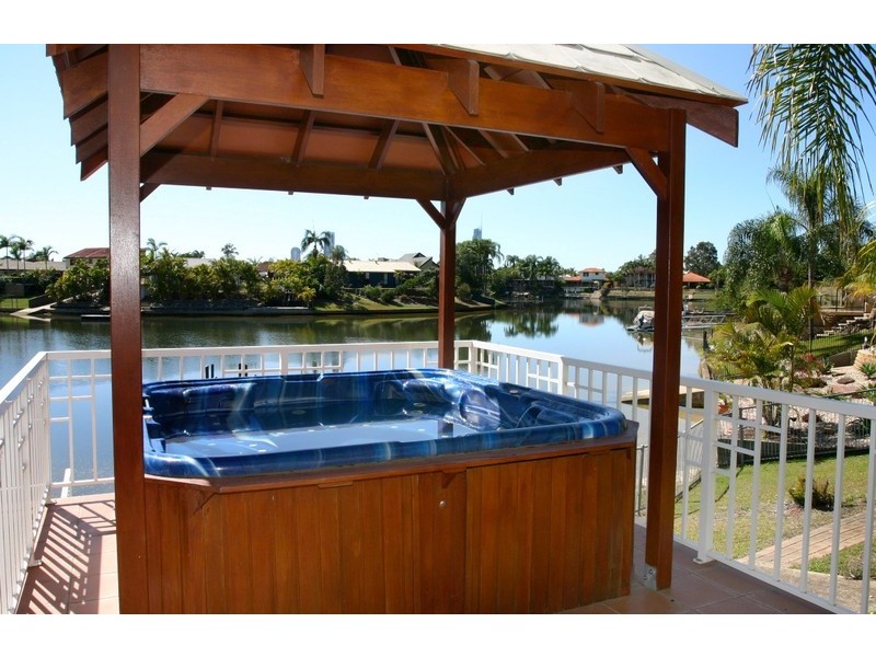 22 Village High Road, Benowa QLD 4217