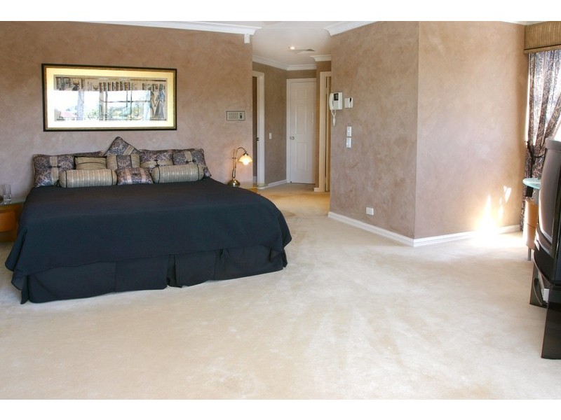 22 Village High Road, Benowa QLD 4217