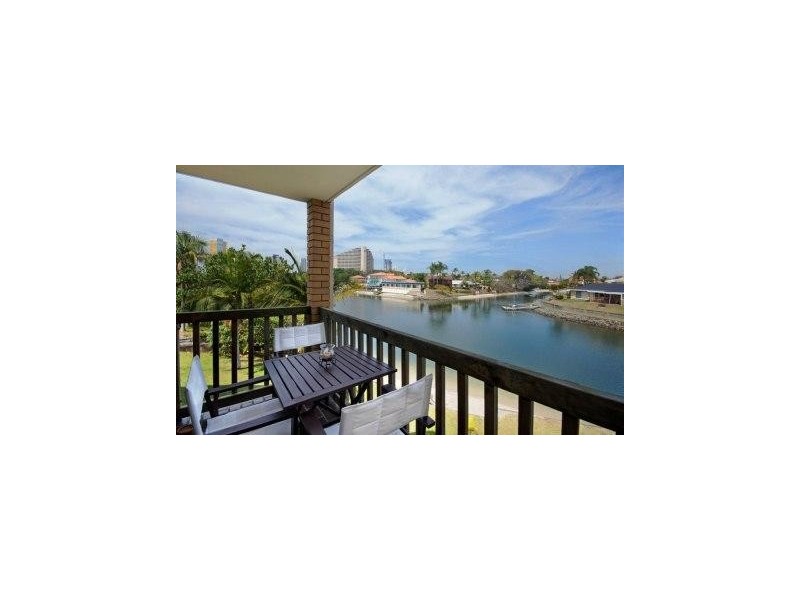 18 Sunshine Boulevard, Broadbeach Waters QLD 4218