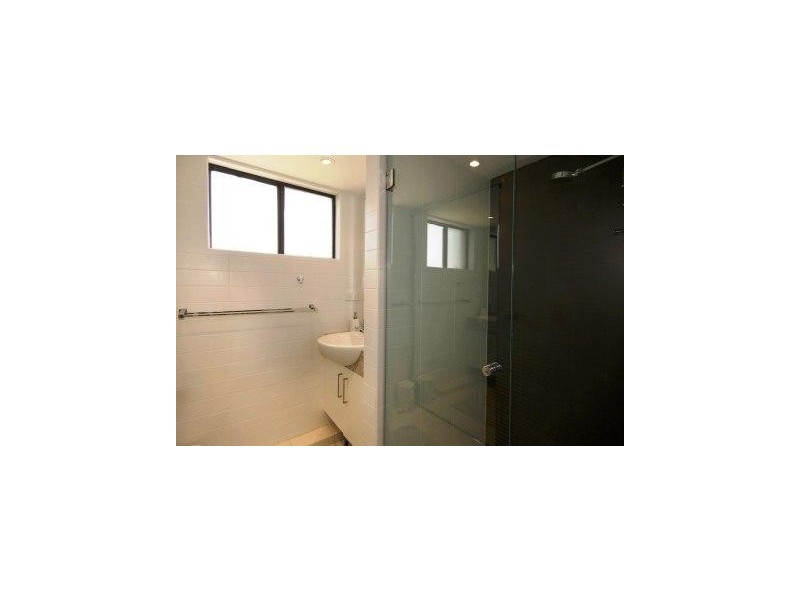 18 Sunshine Boulevard, Broadbeach Waters QLD 4218