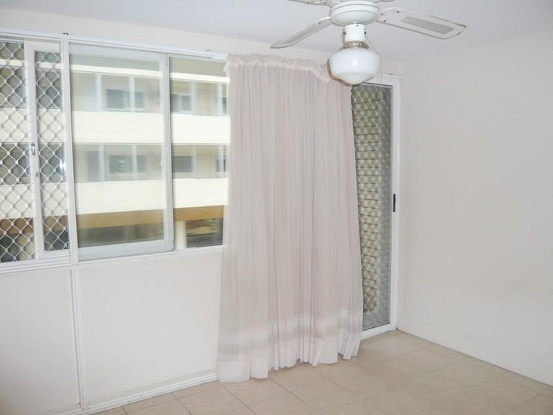 4/136 Old Burleigh Road, Broadbeach QLD 4218