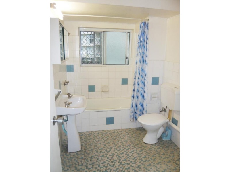 4/136 Old Burleigh Road, Broadbeach QLD 4218