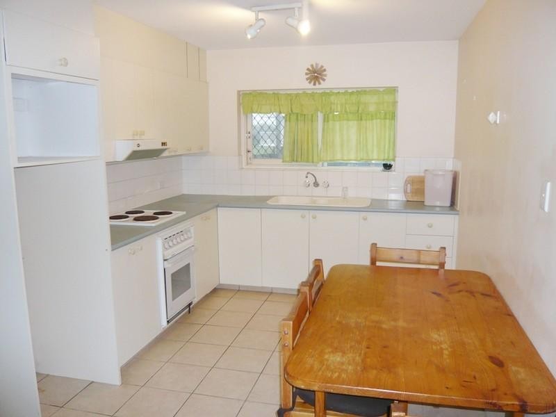 4/136 Old Burleigh Road, Broadbeach QLD 4218