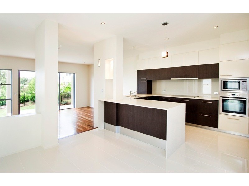 7006 a and b Vista Drive, Benowa QLD 4217