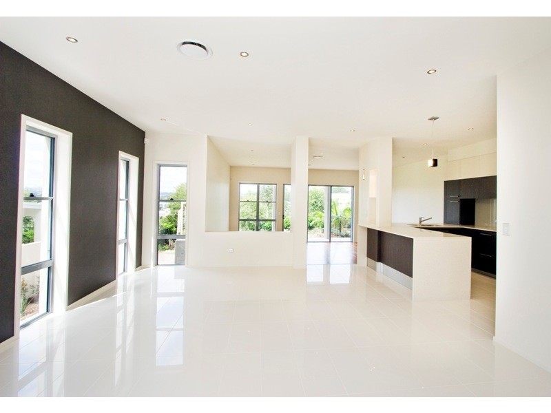 7006 a and b Vista Drive, Benowa QLD 4217