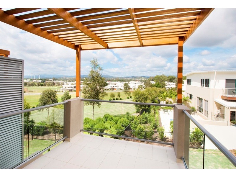 7006 a and b Vista Drive, Benowa QLD 4217