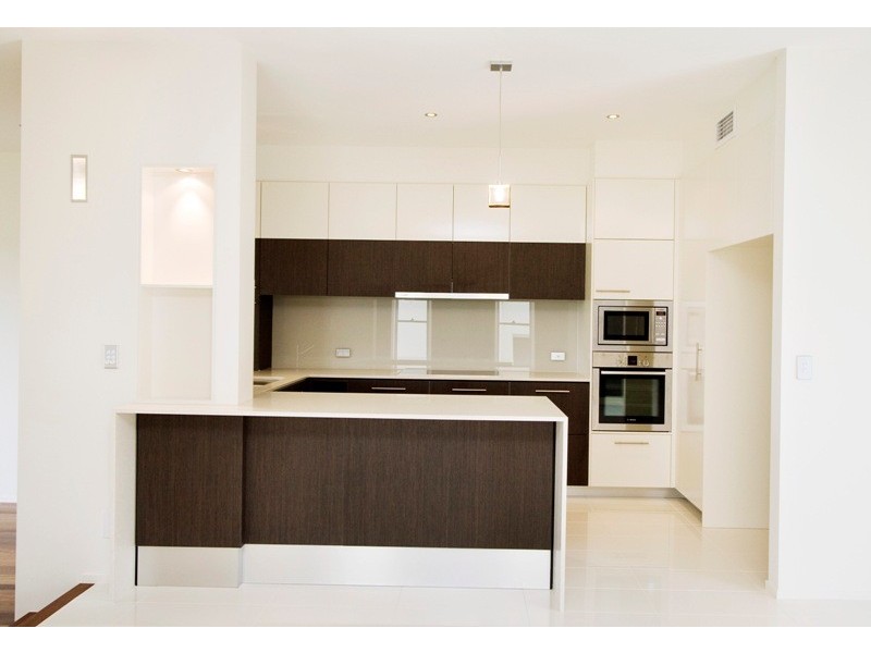 7006 a and b Vista Drive, Benowa QLD 4217