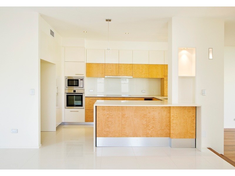 7006 a and b Vista Drive, Benowa QLD 4217