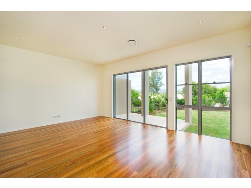 7006 a and b Vista Drive, Benowa QLD 4217