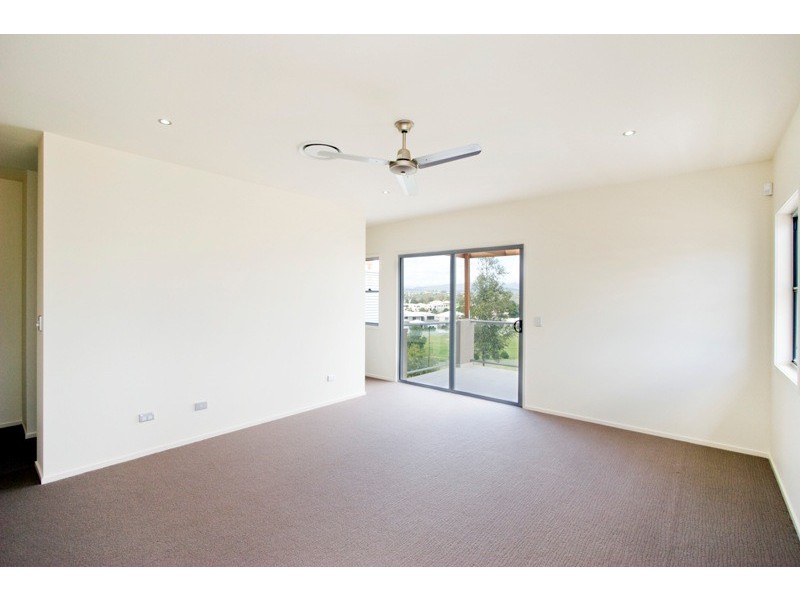 7006 a and b Vista Drive, Benowa QLD 4217