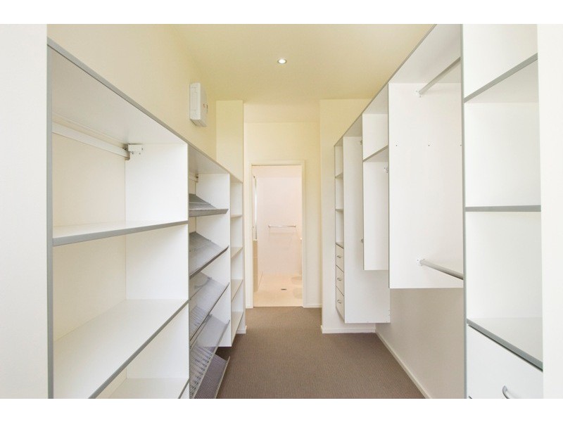 7006 a and b Vista Drive, Benowa QLD 4217