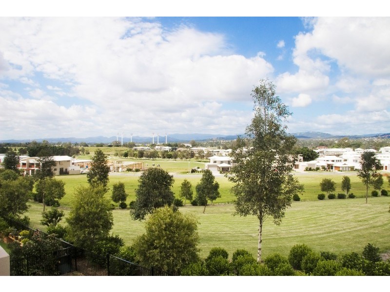 7006 a and b Vista Drive, Benowa QLD 4217