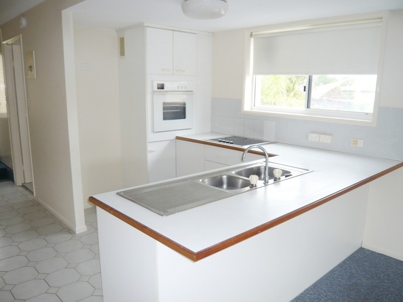 1/7 Orvieto Avenue, Mermaid Waters QLD 4218