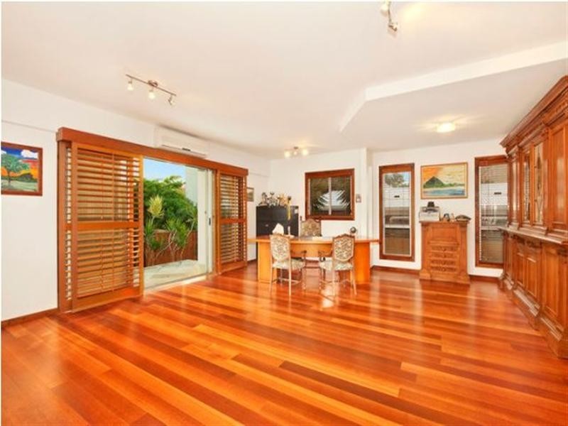 11 Wave Street, Mermaid Beach QLD 4218