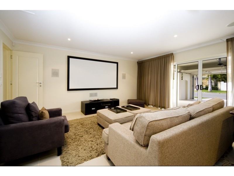 124 Sundance Way, Runaway Bay QLD 4216