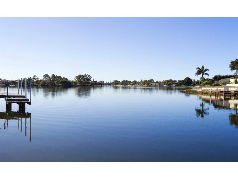 24 Compass Court, Mermaid Waters QLD 4218