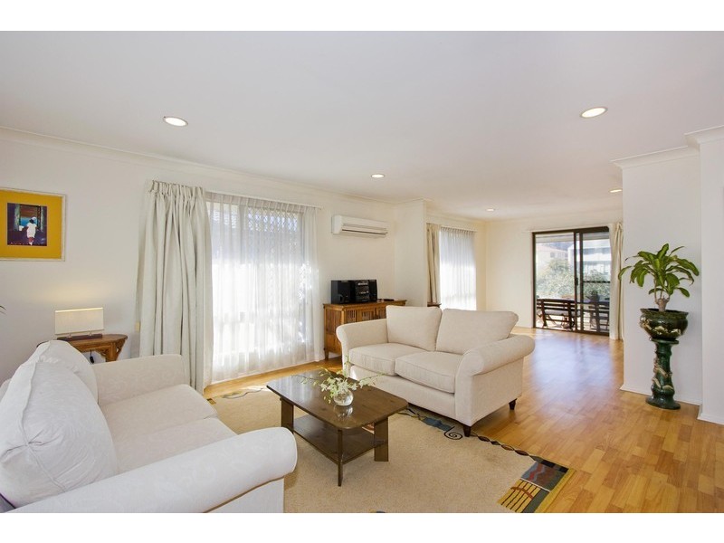 24 Compass Court, Mermaid Waters QLD 4218