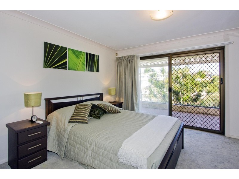 24 Compass Court, Mermaid Waters QLD 4218