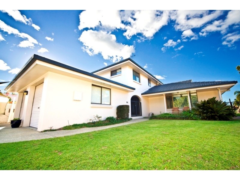 8 Moola Court, Broadbeach Waters QLD 4218