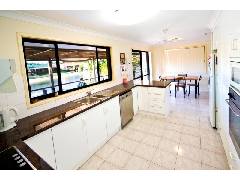 8 Moola Court, Broadbeach Waters QLD 4218