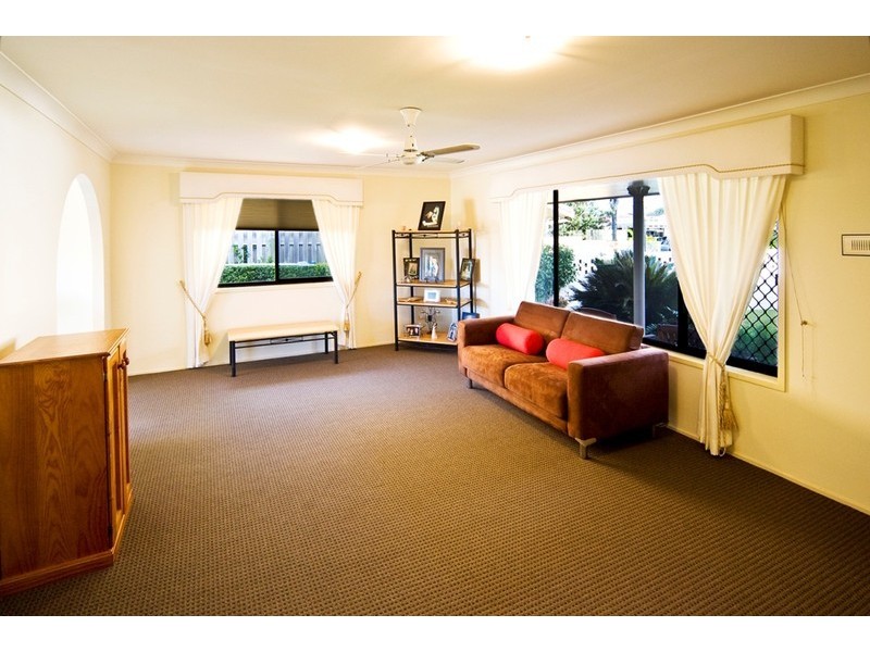 8 Moola Court, Broadbeach Waters QLD 4218