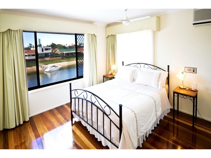 8 Moola Court, Broadbeach Waters QLD 4218