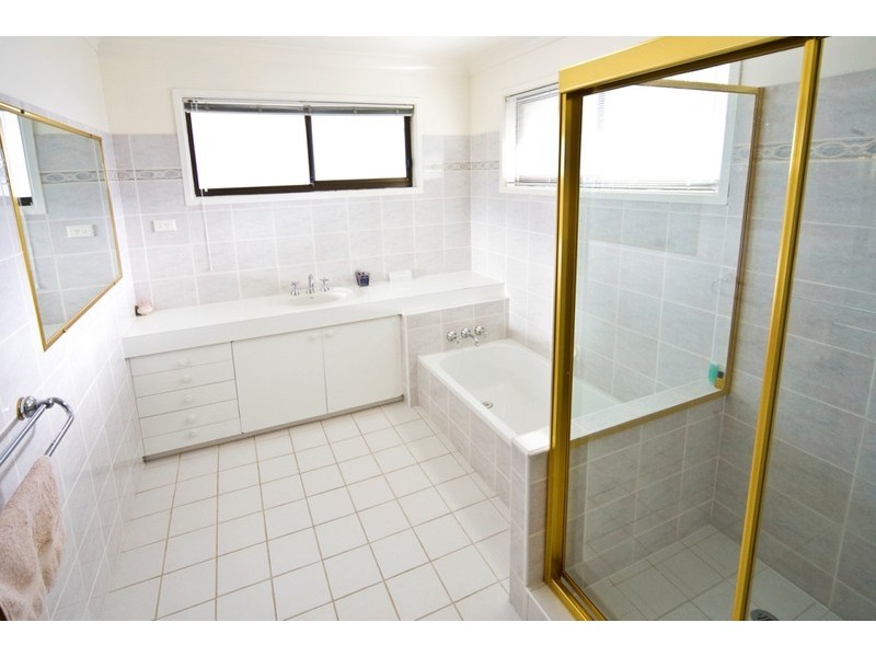 8 Moola Court, Broadbeach Waters QLD 4218