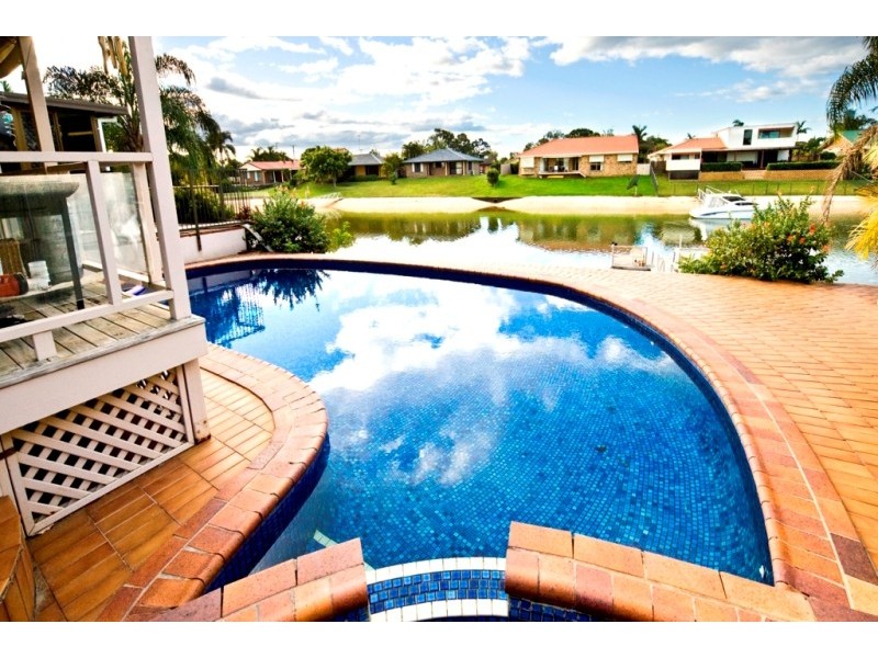 8 Moola Court, Broadbeach Waters QLD 4218