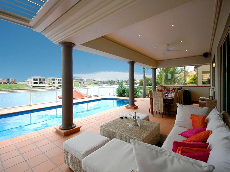 9 Namatjira Court, Broadbeach Waters QLD 4218