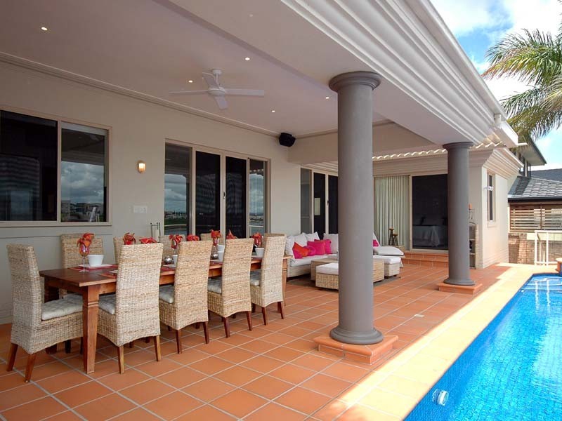 9 Namatjira Court, Broadbeach Waters QLD 4218