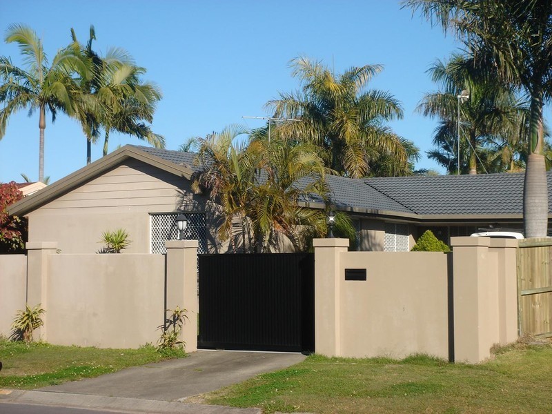 7 Rawlinna Drive, Mermaid Waters QLD 4218