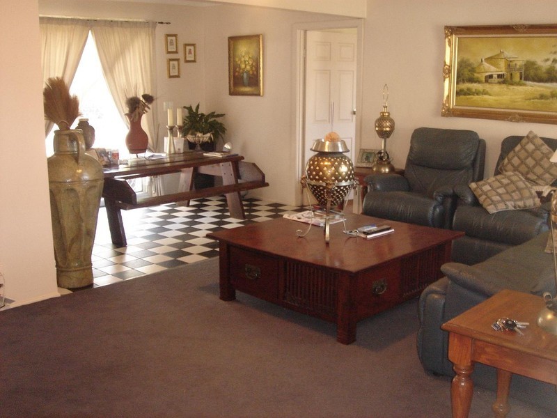 7 Rawlinna Drive, Mermaid Waters QLD 4218