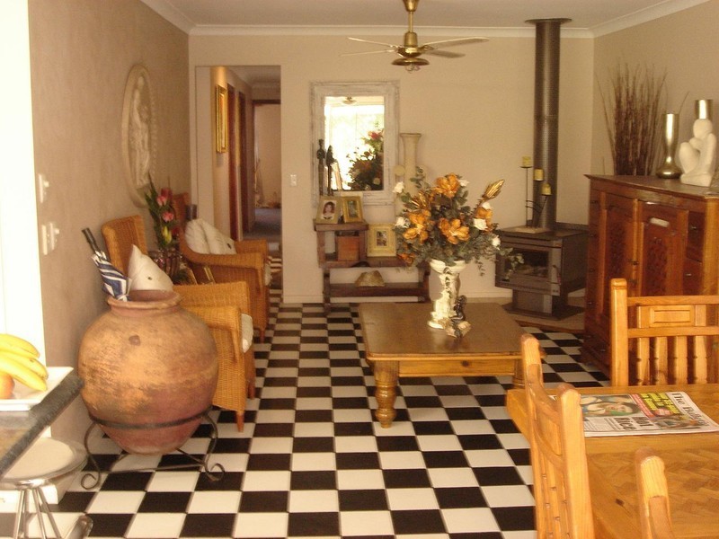 7 Rawlinna Drive, Mermaid Waters QLD 4218