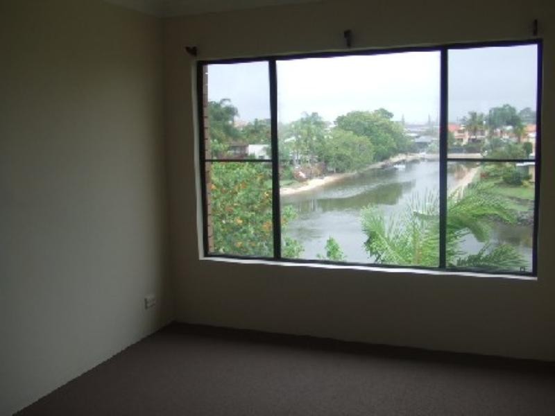 10/18 Sunshine Boulevard, Broadbeach Waters QLD 4218