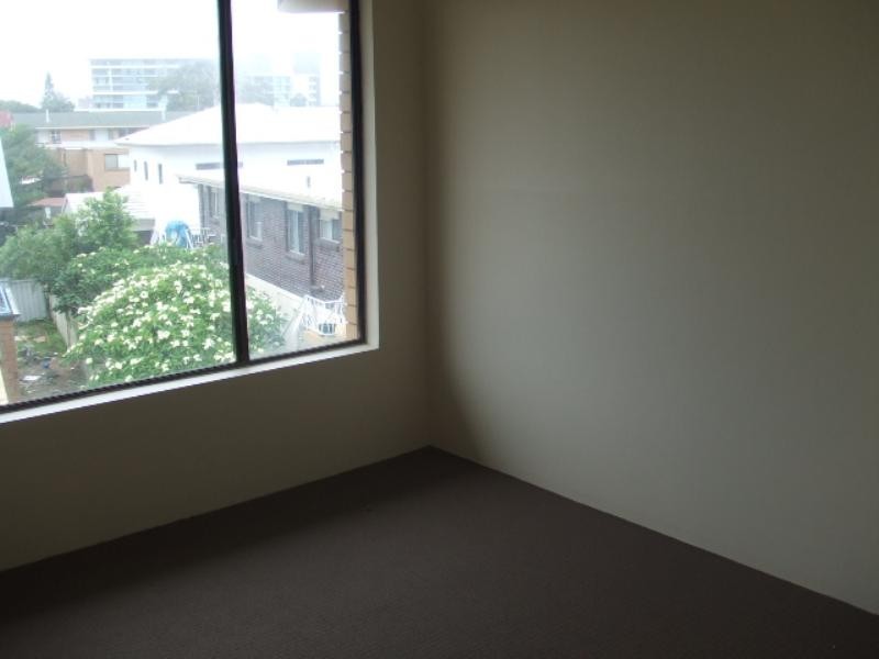 10/18 Sunshine Boulevard, Broadbeach Waters QLD 4218