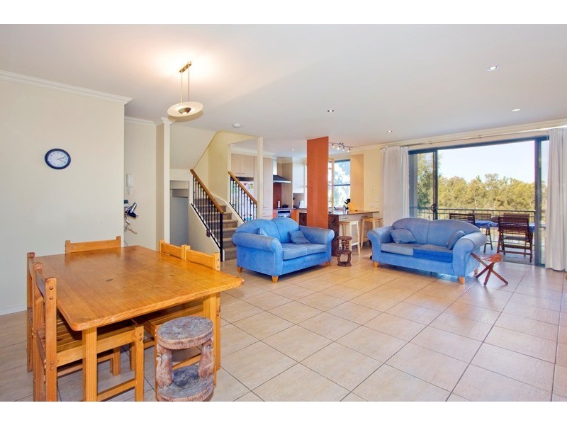 15 ‘Varsity Shores’, 4 University Drive, Robina QLD 4226