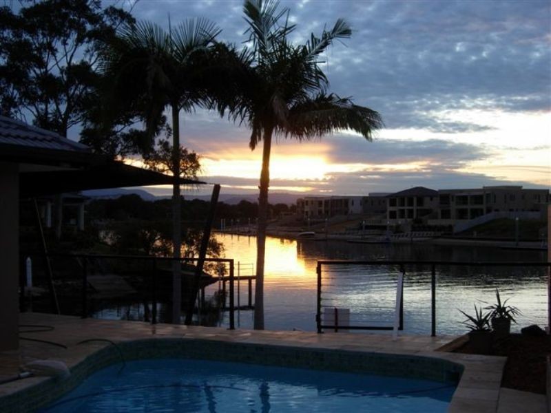 16 River Crescent, Broadbeach Waters QLD 4218
