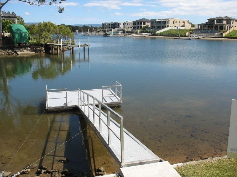 16 River Crescent, Broadbeach Waters QLD 4218