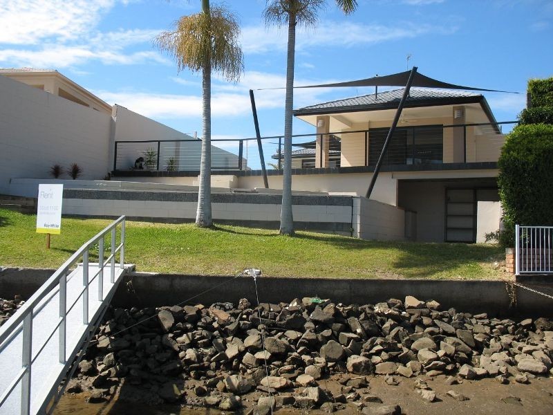 16 River Crescent, Broadbeach Waters QLD 4218