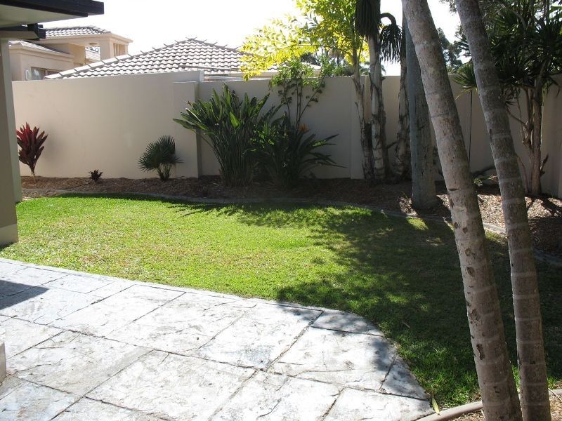 16 River Crescent, Broadbeach Waters QLD 4218