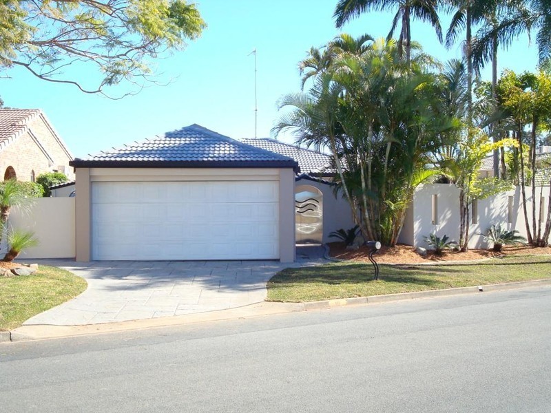 16 River Crescent, Broadbeach Waters QLD 4218