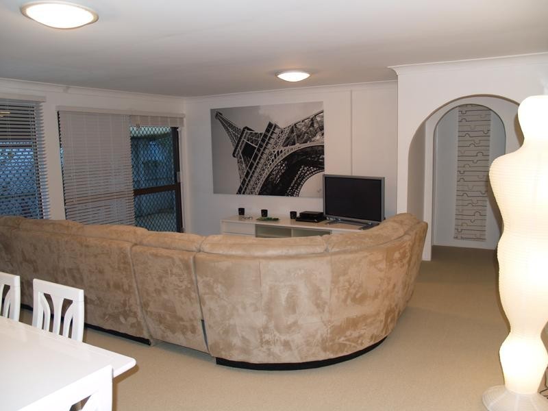 1/9 Tima Avenue, Surfers Paradise QLD 4217