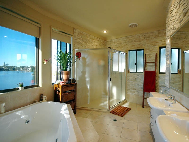 Clear Island Waters QLD 4226