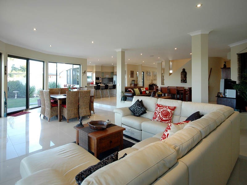 Clear Island Waters QLD 4226