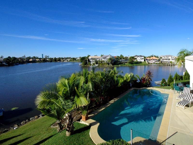 Clear Island Waters QLD 4226